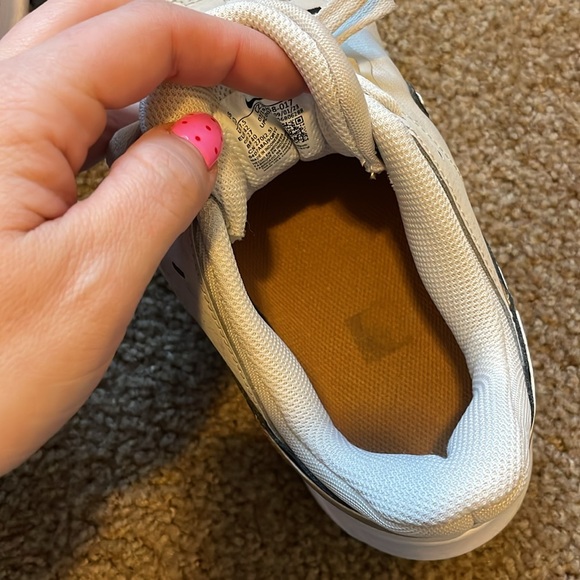 Nike Legend Essential 2 Premium Sneakers - Picture 7 of 7